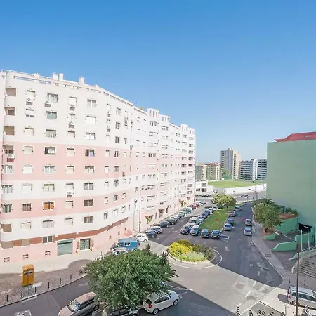1-Minute Walk To The Metro And 2 To The Supermarket-2